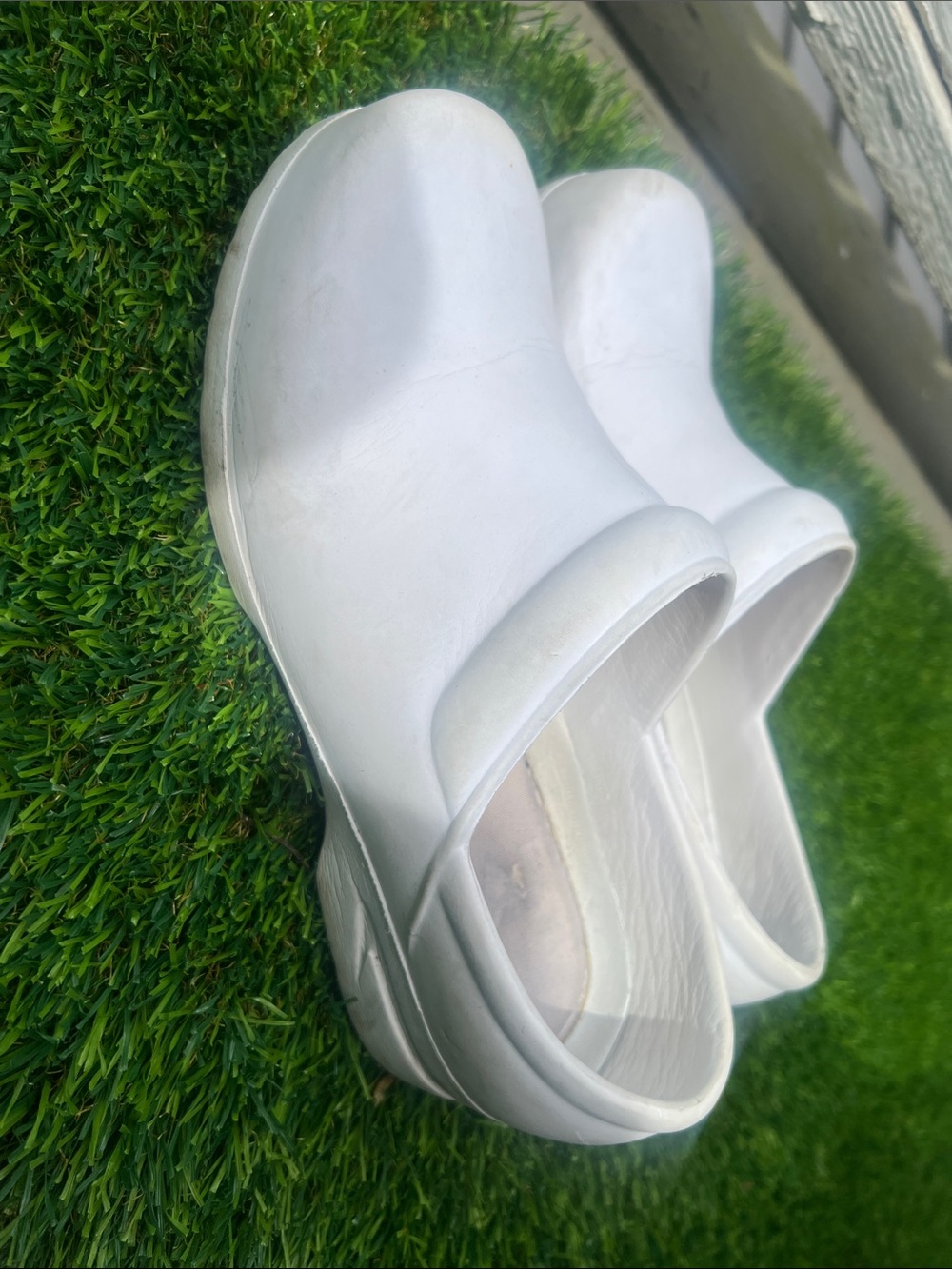 Classic White Slip-On Mules for Nurse Women - Picture 5 of 7